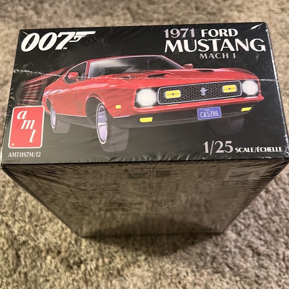 New in sealed box ford mustang model car kit with glue - Picture 4 of 7